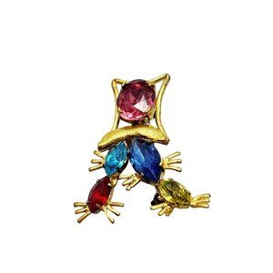 Vintage Czech Hat Shaped Brooch With Animals (A988)